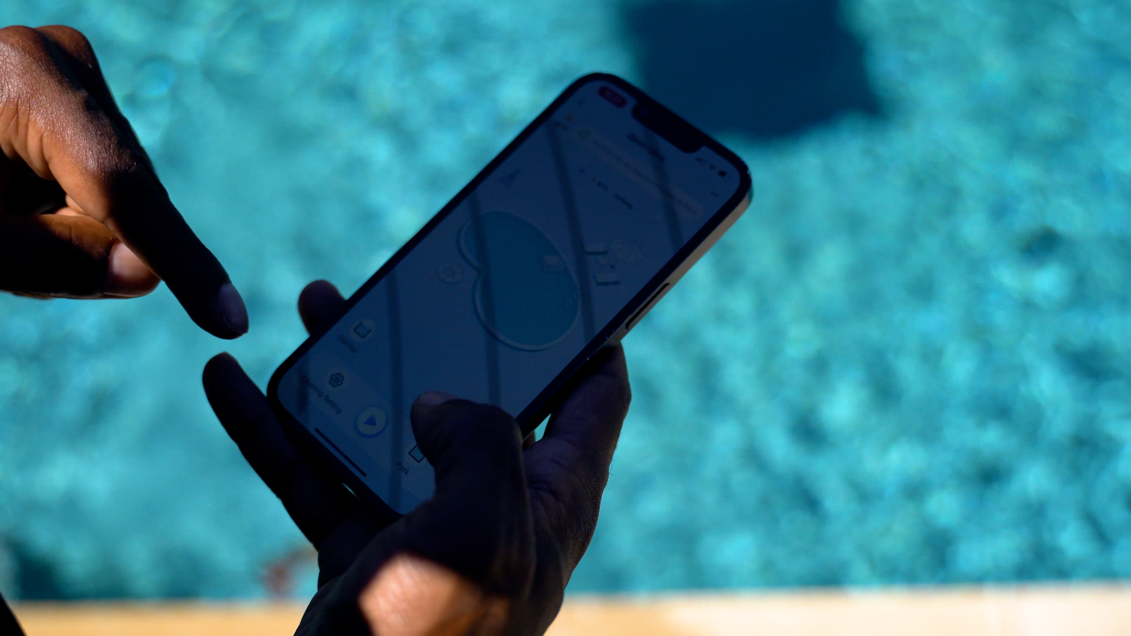 Beatbot iSkim Ultra Beatbot Iskim Ultra Controlling Robot With Phone Over Pool