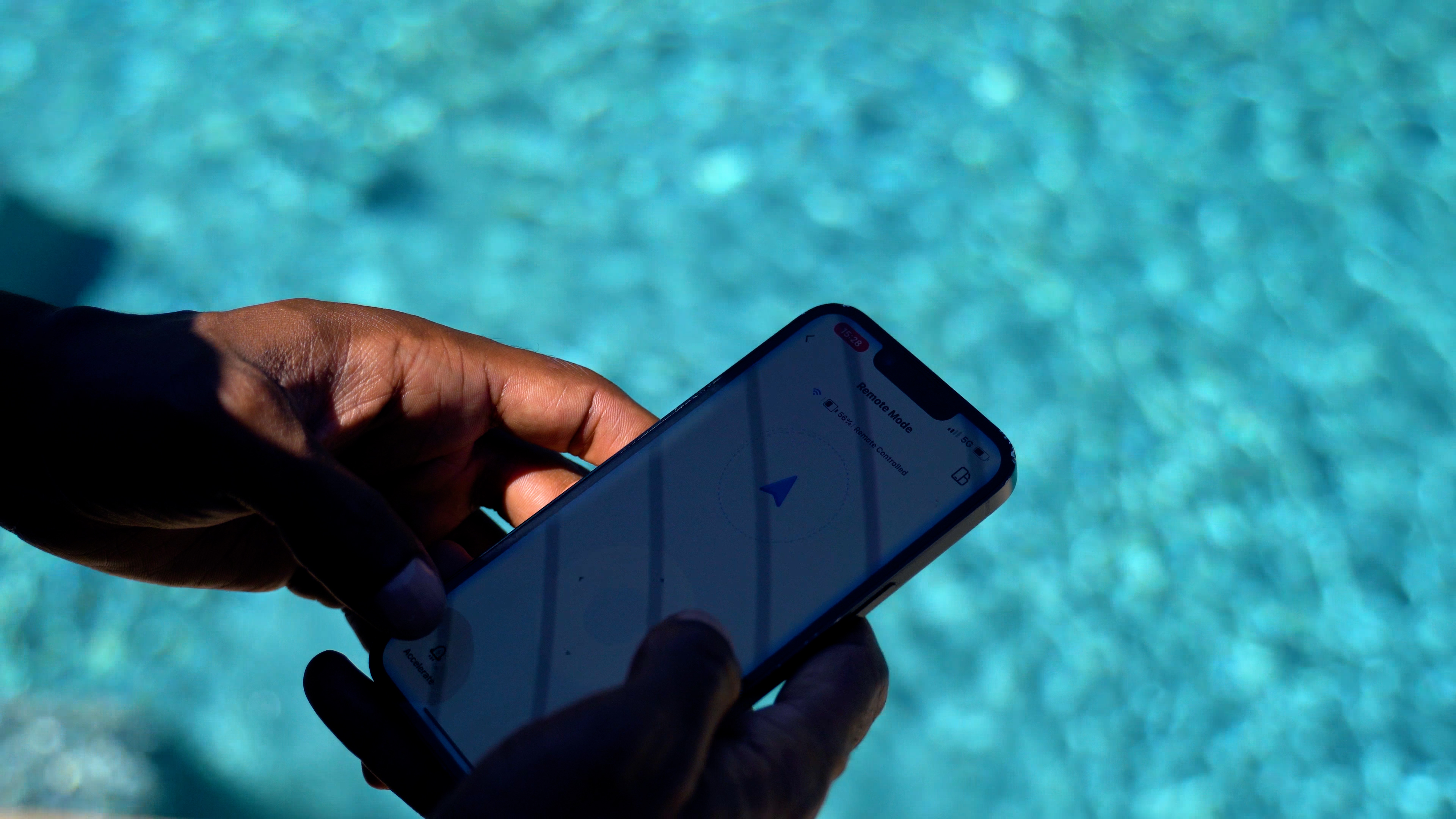 Beatbot iSkim Ultra Beatbot Iskim Ultra Phone Controlling App Over Pool Water