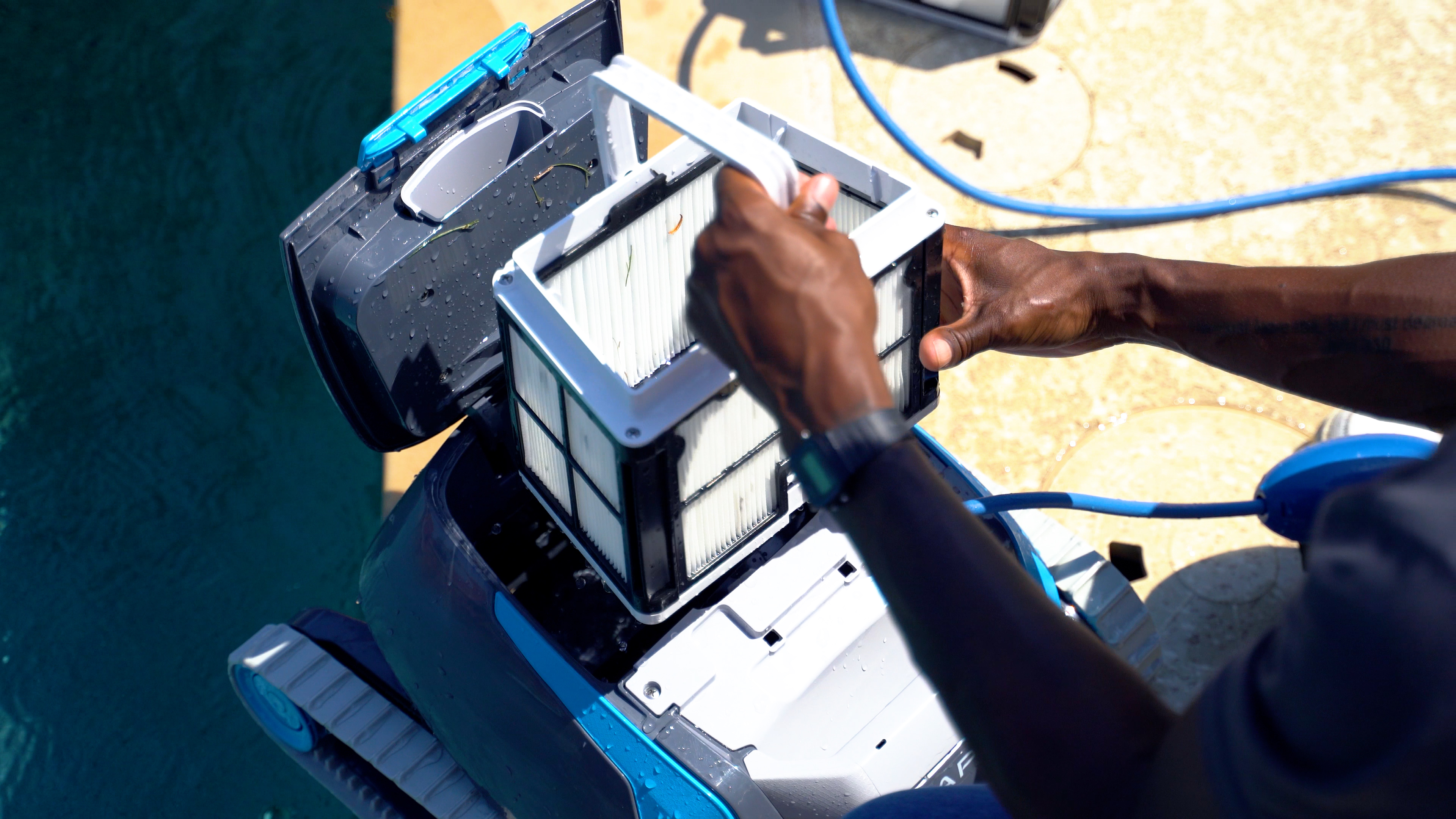 Dolphin Escape Filter Basket Removal From Robot Top View