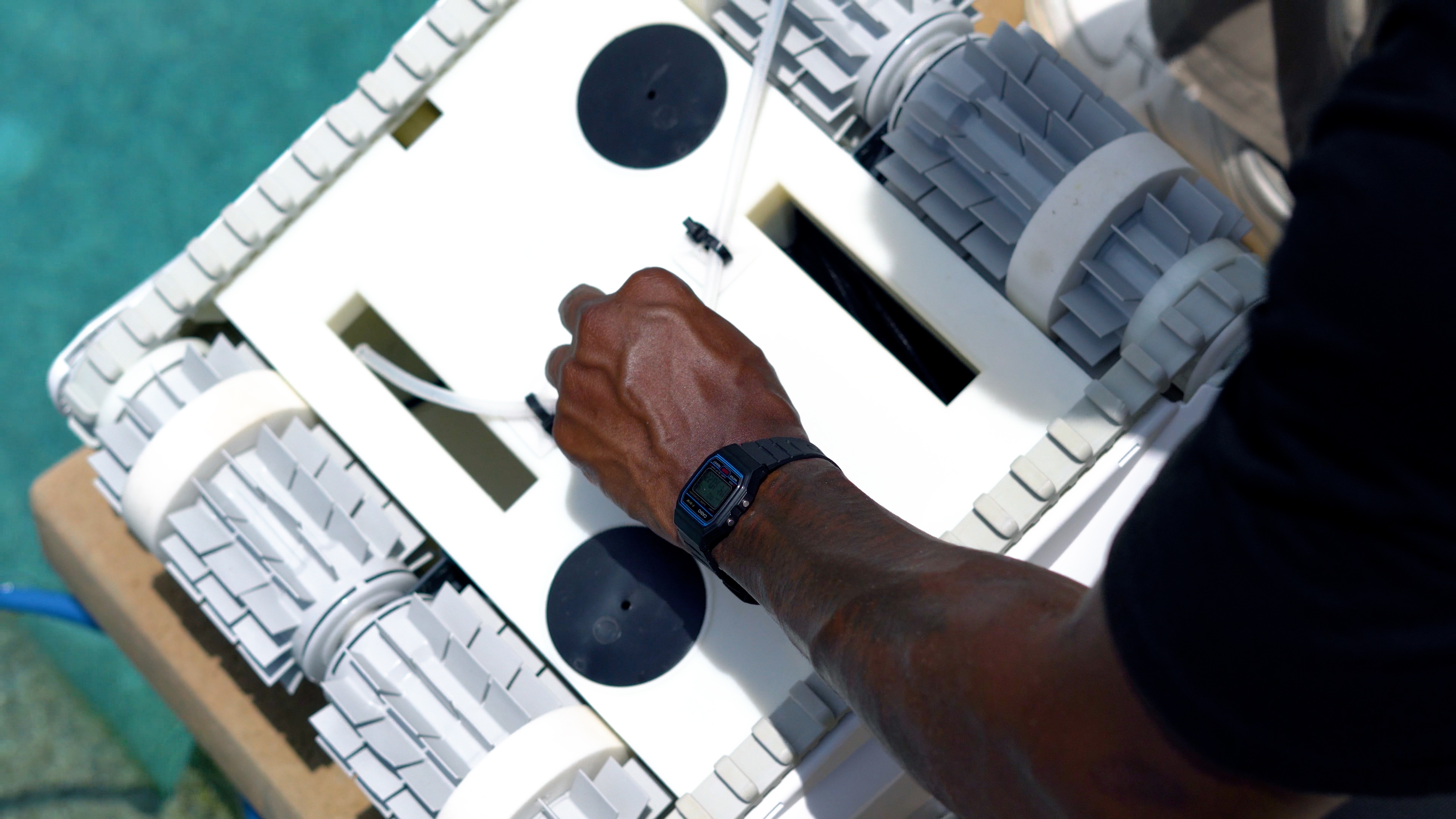 Dolphin Sigma Hand Adjusting Tube On Robot Top View