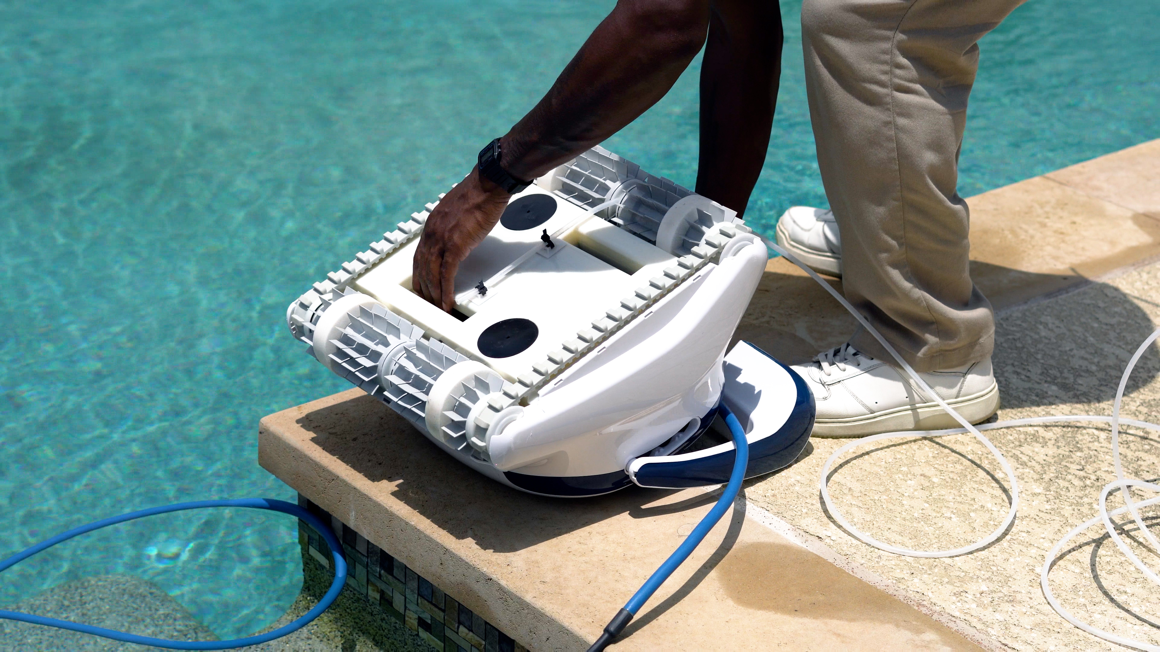 Dolphin Sigma Hand Reaching Into Pool Cleaner Filter