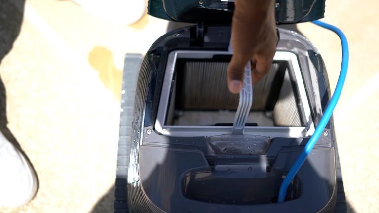 Dolphin Quantum Pro Opening Top Lid Filter Basket Access