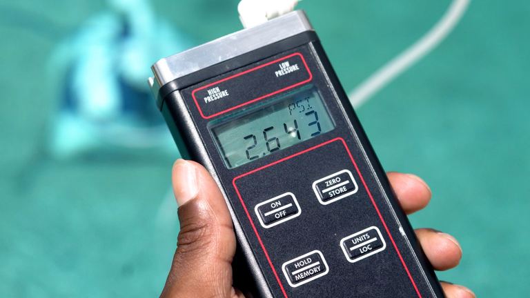 Dolphin Sigma Pressure Meter Psi Reading Hand Holding Device