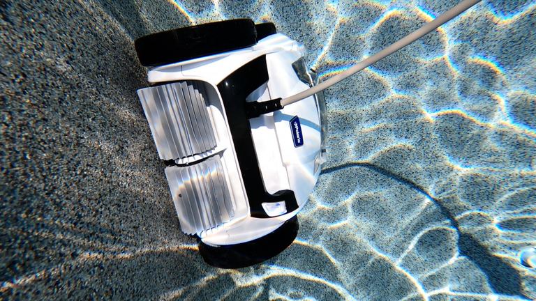 Polaris VRX iQ Front Brushes Close Up Underwater Top Down