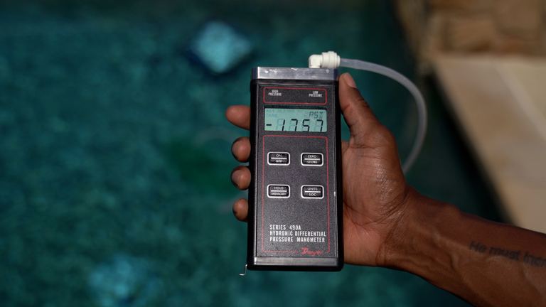 Clear UV Manometer PSI Reading Close Up