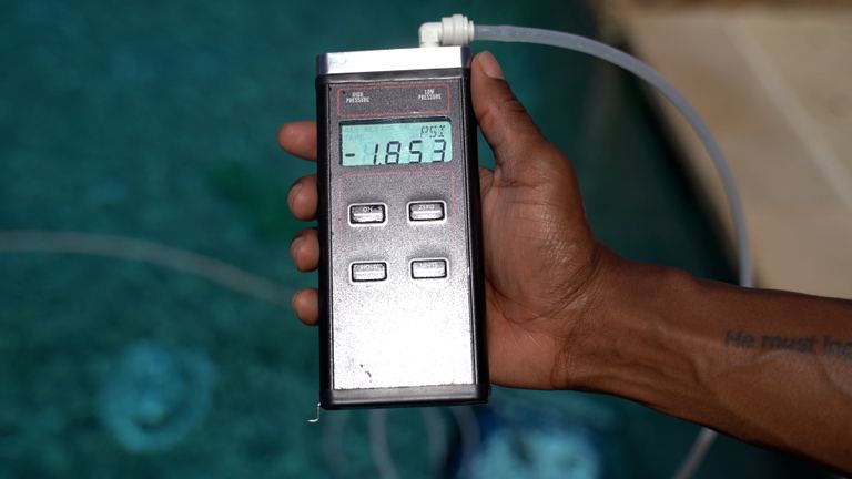 Clear UV Handheld Manometer Second PSI Reading