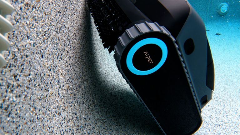 Aiper Scuba X1 Climbing Wall LED Ring Angled Close Up