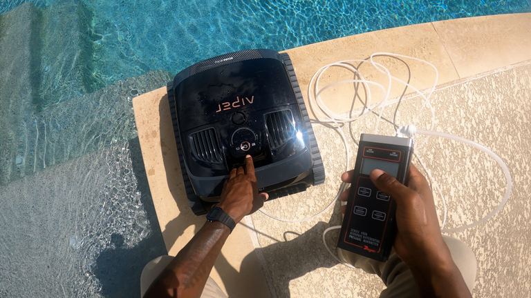 Aiper Scuba X1 Pro Starting Robot During Manometer Test