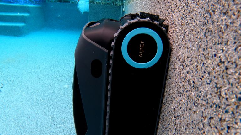 Aiper Scuba X1 Scaling Pool Wall Near Steps Underwater
