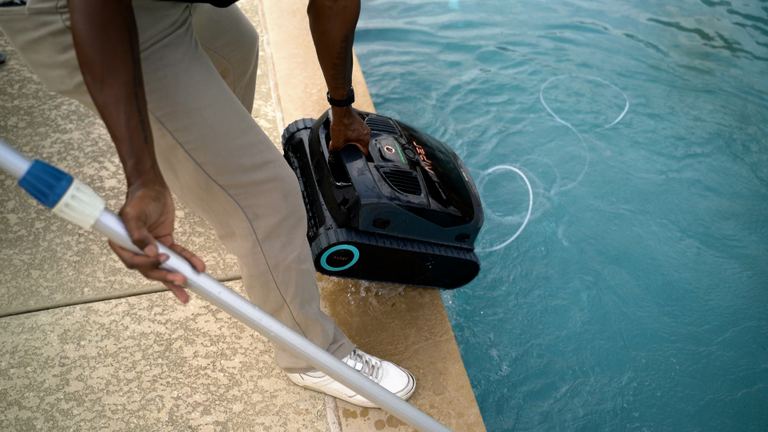 Aiper Scuba X1 Pulling Unit From Pool By Handle