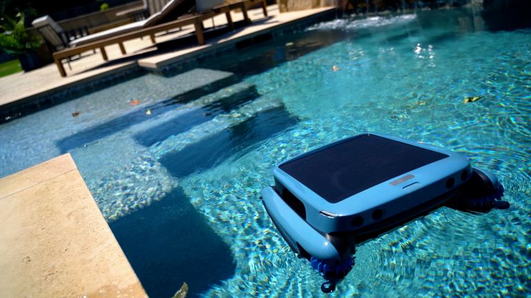 Beatbot Iskim Ultra Floating Near Steps In Bright Pool