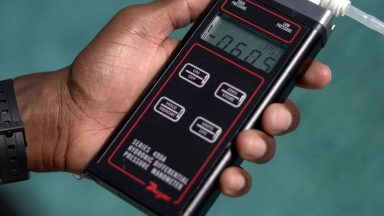 Dolphin Nautilus CC Plus Dwyer Manometer Showing Suction PSI