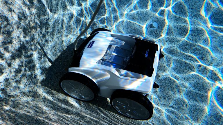 Polaris VRX iQ Traversing Floor Side Profile Underwater