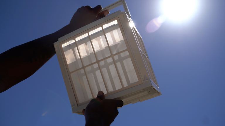 Clear UV Holding Filter Basket Against Sun