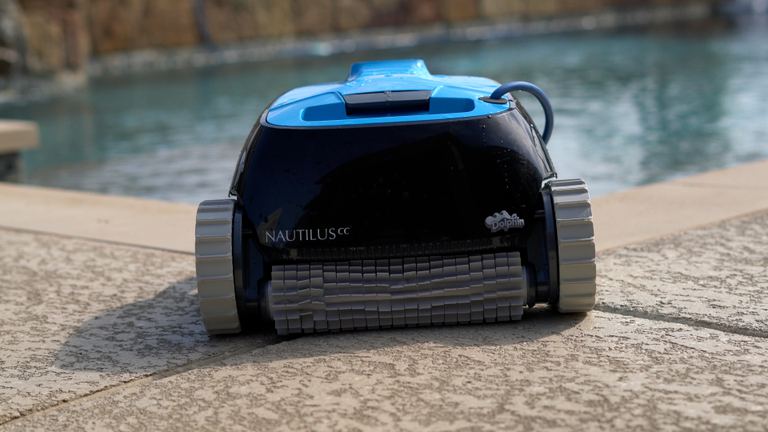 Dolphin Nautilus CC Poolside Presentation Front View