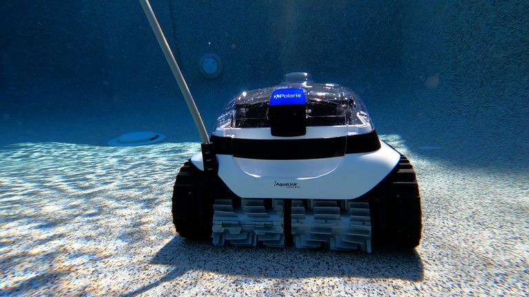 Polaris PCX Approaching Camera Head On Underwater
