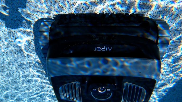 Aiper Scuba X1 Pro Front Panel Underwater Close Up