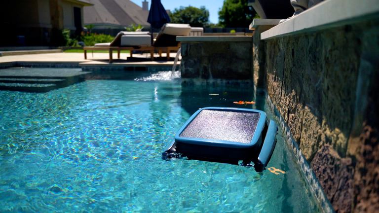 Beatbot Iskim Ultra Floating Poolside Solar Panel Reflecting Sunlight