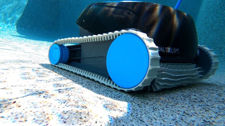 Dolphin Nautilus CC Tracks On Pool Floor Low Angle